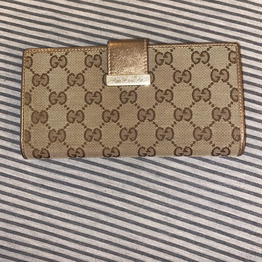 Like new gucci wallet